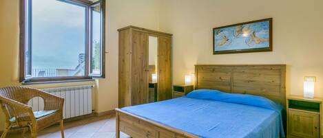 1 bedroom, travel crib, free WiFi