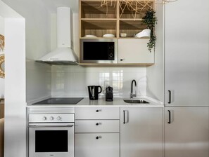 Microonde, forno, seggiolone, freezer