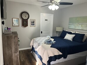 3 bedrooms, desk, iron/ironing board, free WiFi