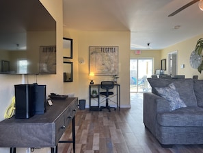 TV connectée, jeux vidéo, médiathèque