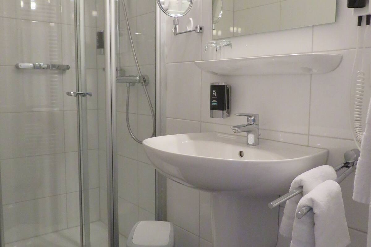standard double room | bathroom | shower, hair dryer, towels