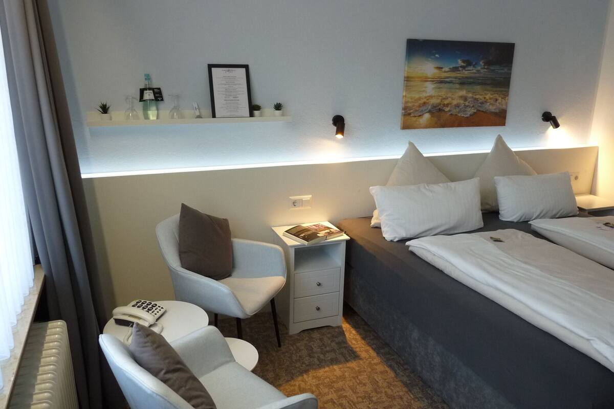 standard double room | hypo-allergenic bedding, desk, soundproofing, iron/ironing board