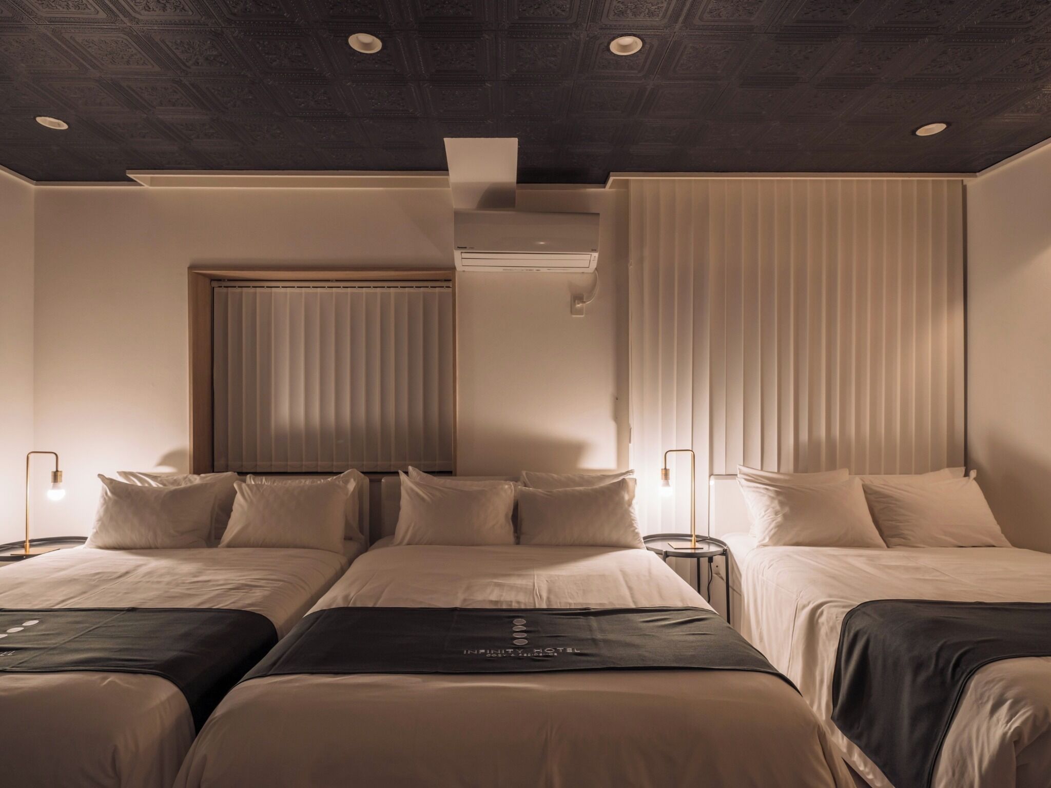 5 bedrooms, desk, iron/ironing board, WiFi (free)