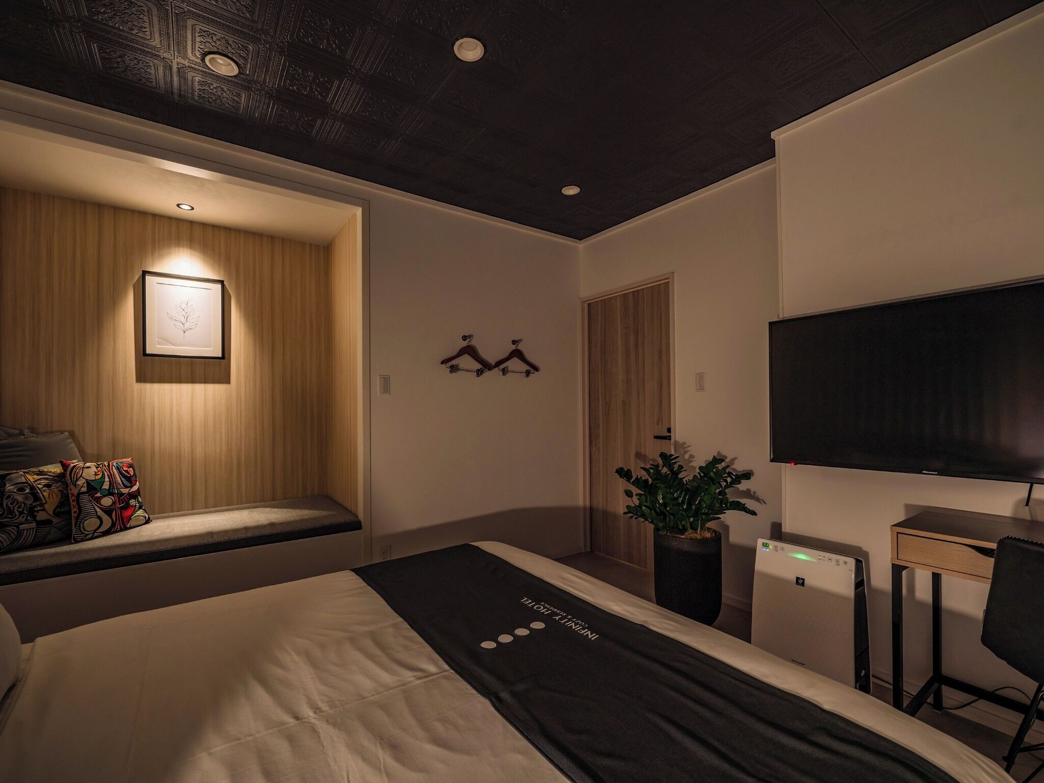 5 bedrooms, desk, iron/ironing board, free WiFi