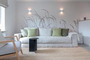 TV, fireplace, stereo