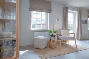 TV, lareira, aparelho de som