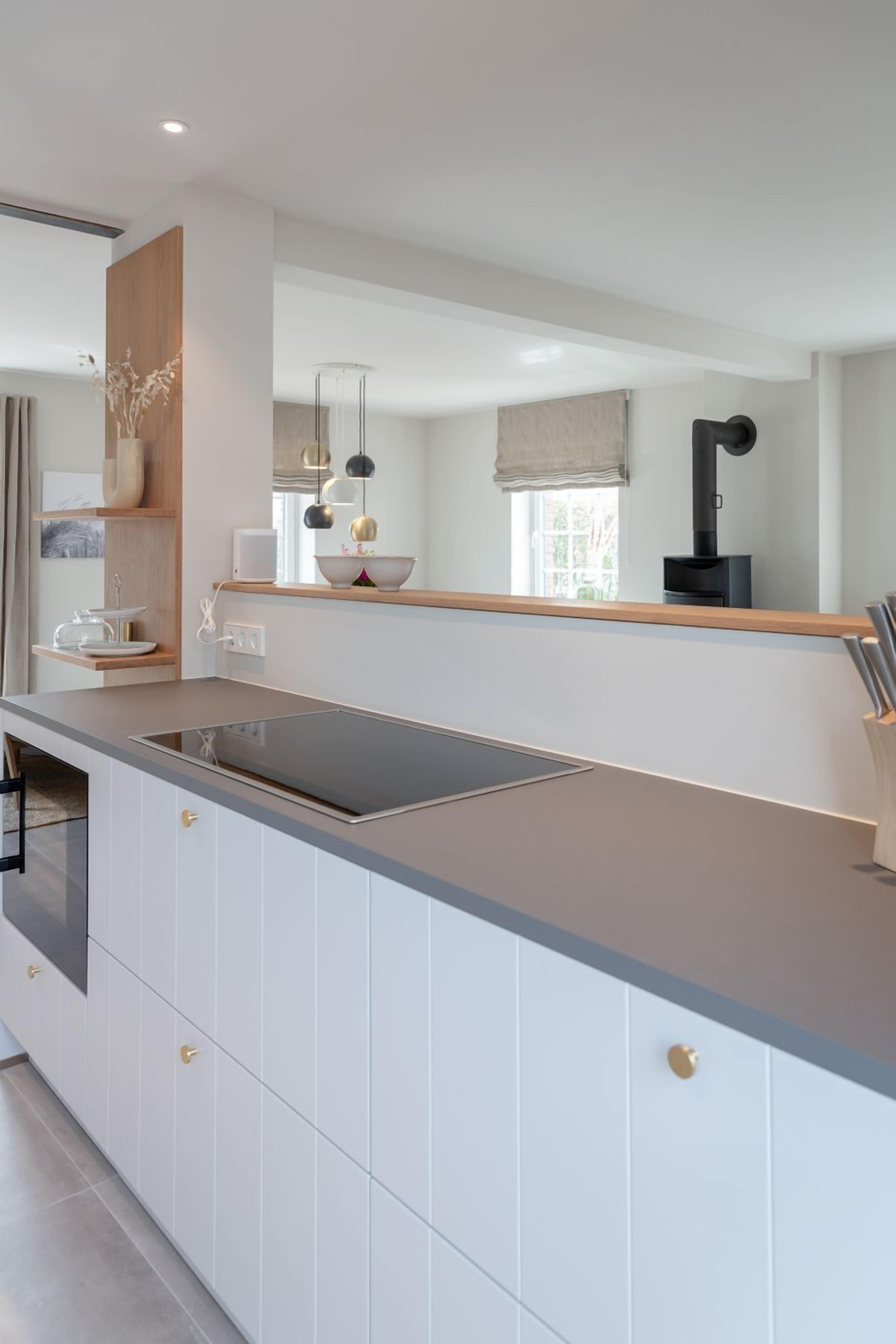 Geladeira, micro-ondas, fogão, cooktop