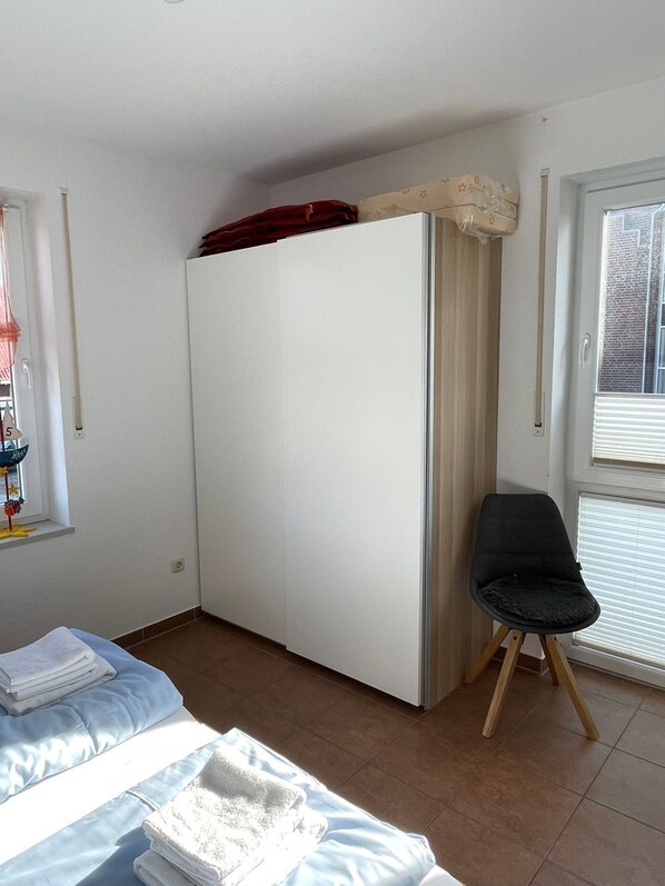 2 bedrooms, iron/ironing board, WiFi