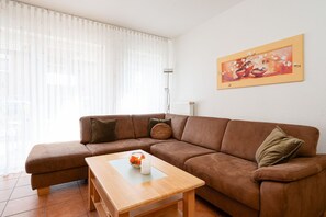 Fernseher, DVD-Player, Stereoanlage