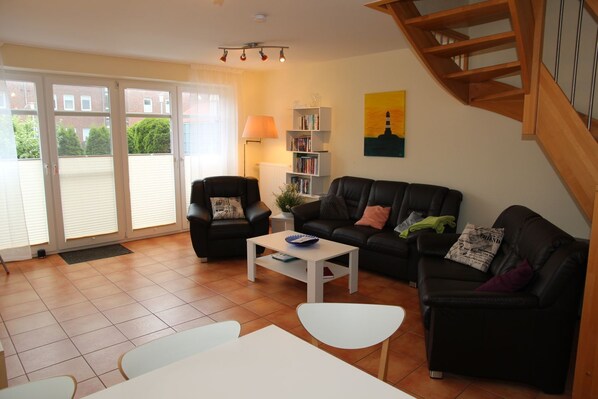TV, DVD player - Meeresbrise - Beautiful terraced house (85sqm) for 5 persons with terrace close to the beach. (Norden)