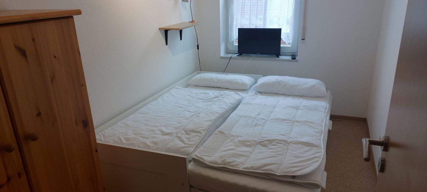 2 bedrooms, iron/ironing board, WiFi