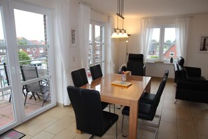 Dining - Friesennest - Große Ferienwohnung mit Fahrstuhl für bis zu 6 Personen (Norden)