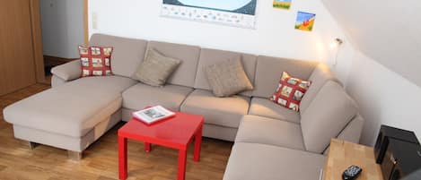 Fernseher, DVD-Player, Stereoanlage