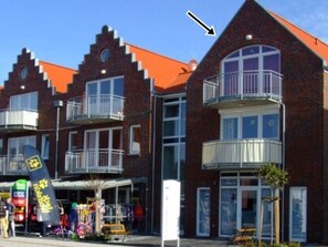 Unclassified image, 5 of 22, button