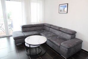 TV, DVD player, stereo - Nami - Gemütliche Ferienwohnung (Norden)