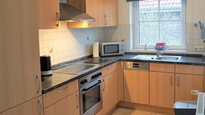 Kaffetrakter/tekoker, kjøleskap, mikrobølgeovn og ovn