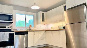 Frigorífic, microones, forn i placa de cuina