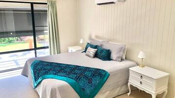 3 bedrooms, desk, iron/ironing board, free WiFi