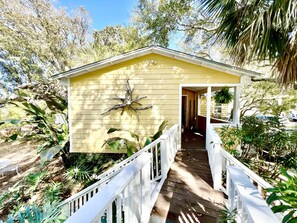 المنطقة المحيطة بالمنشأة