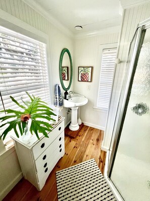 Shower, hair dryer, towels, soap - Charming Folly Cottage! Steps to Downtown, Pier & Beach! (Folly Beach)