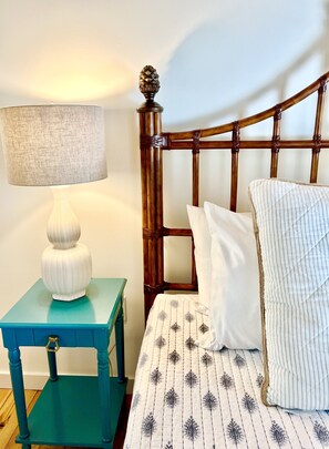 2 bedrooms, iron/ironing board, free WiFi, bed sheets - Charming Folly Cottage! Steps to Downtown, Pier & Beach! (Folly Beach)
