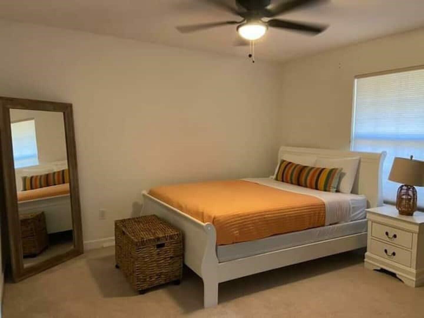 Peaceful home, family friendly, 5 minutes from beaches and downtown.