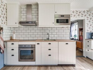 Geladeira, micro-ondas, fogão, lava-louças