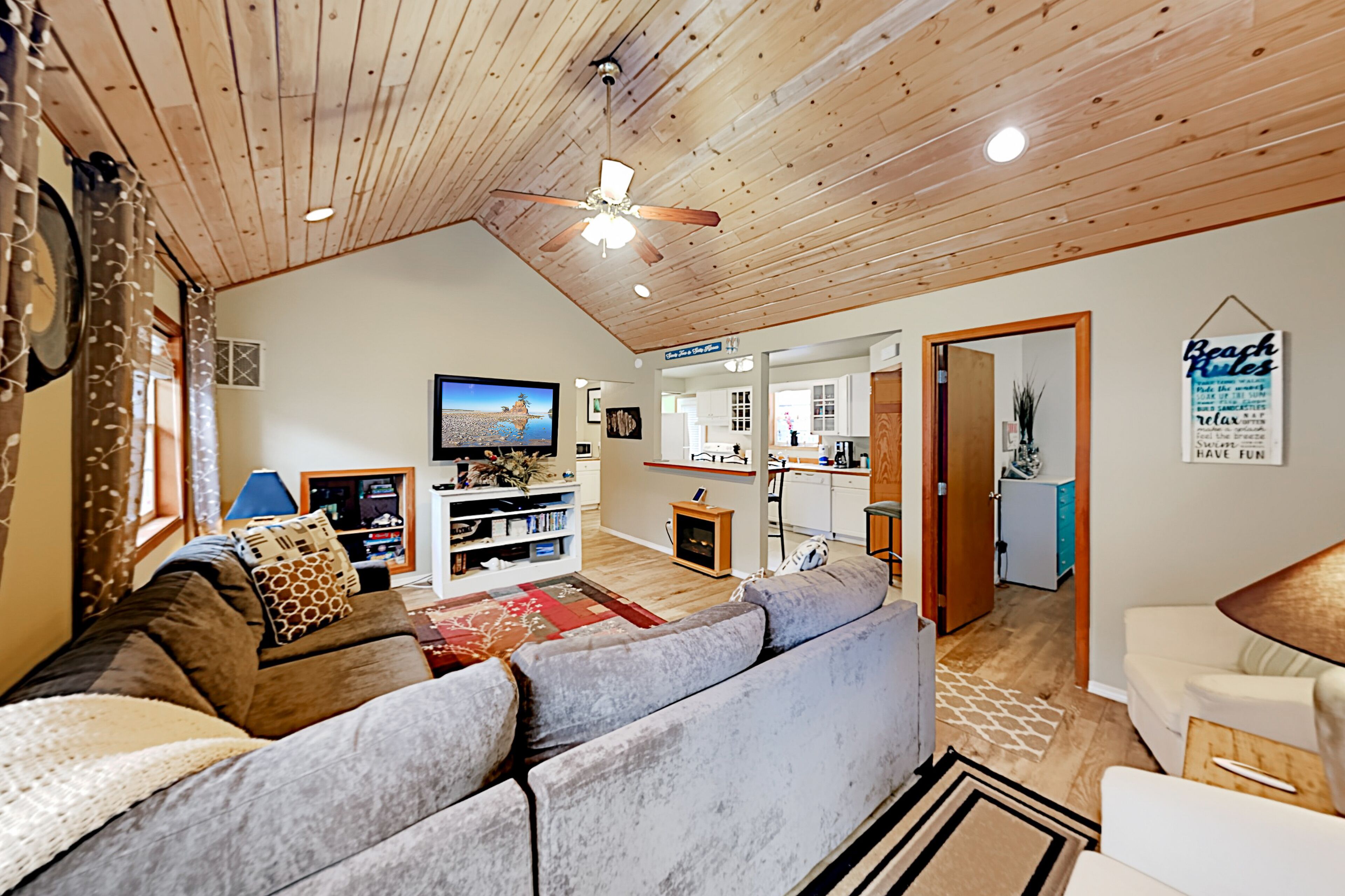 Three-suite charmer with wraparound deck, grill & firepit - walk to beach