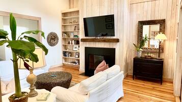 Smart TV, fireplace, ping pong