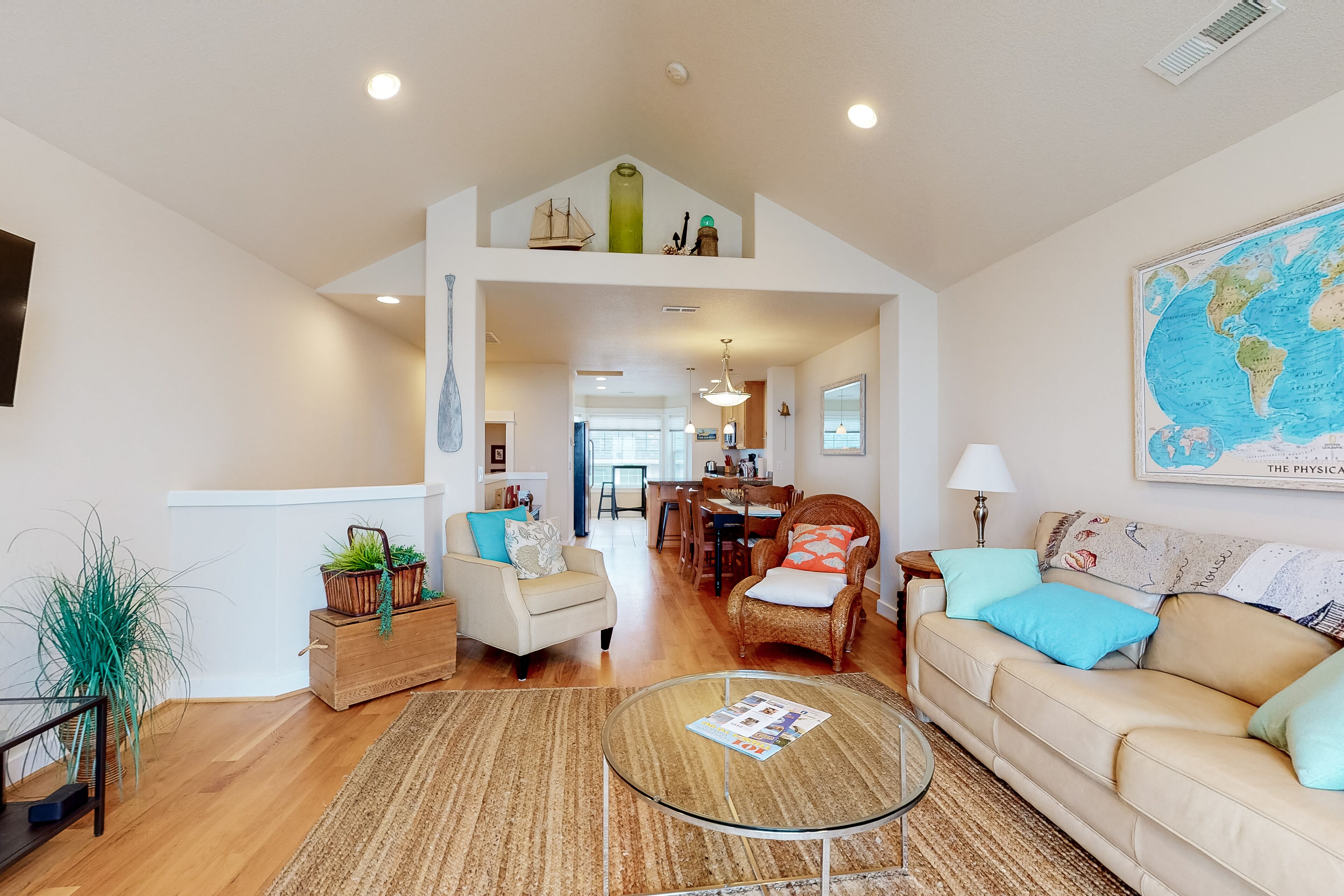 Ocean-view townhouse, 100 ft to beach with fireplace, Ping-Pong & private garage