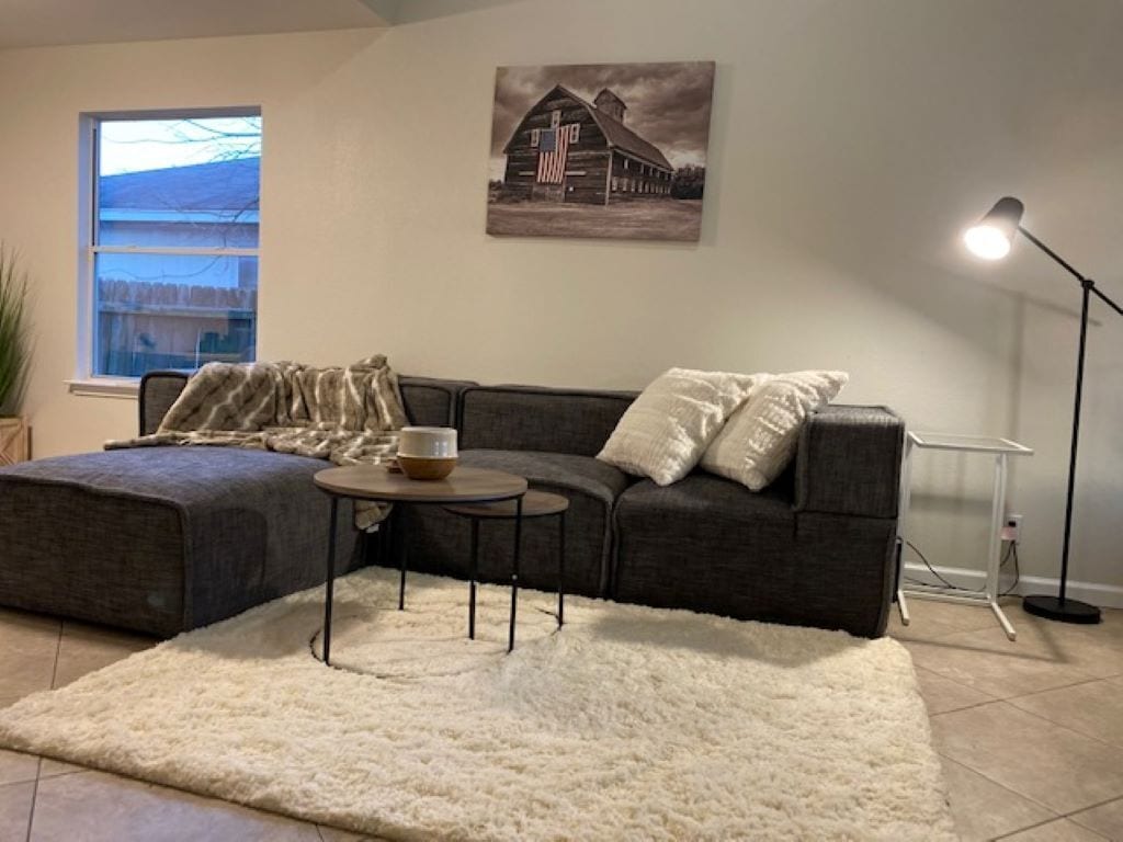 Sunny 4brm/2.5bath home near Tesla