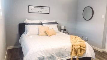 3 makuuhuonetta, silitysrauta/-lauta, Wi-Fi, vuodevaatteet