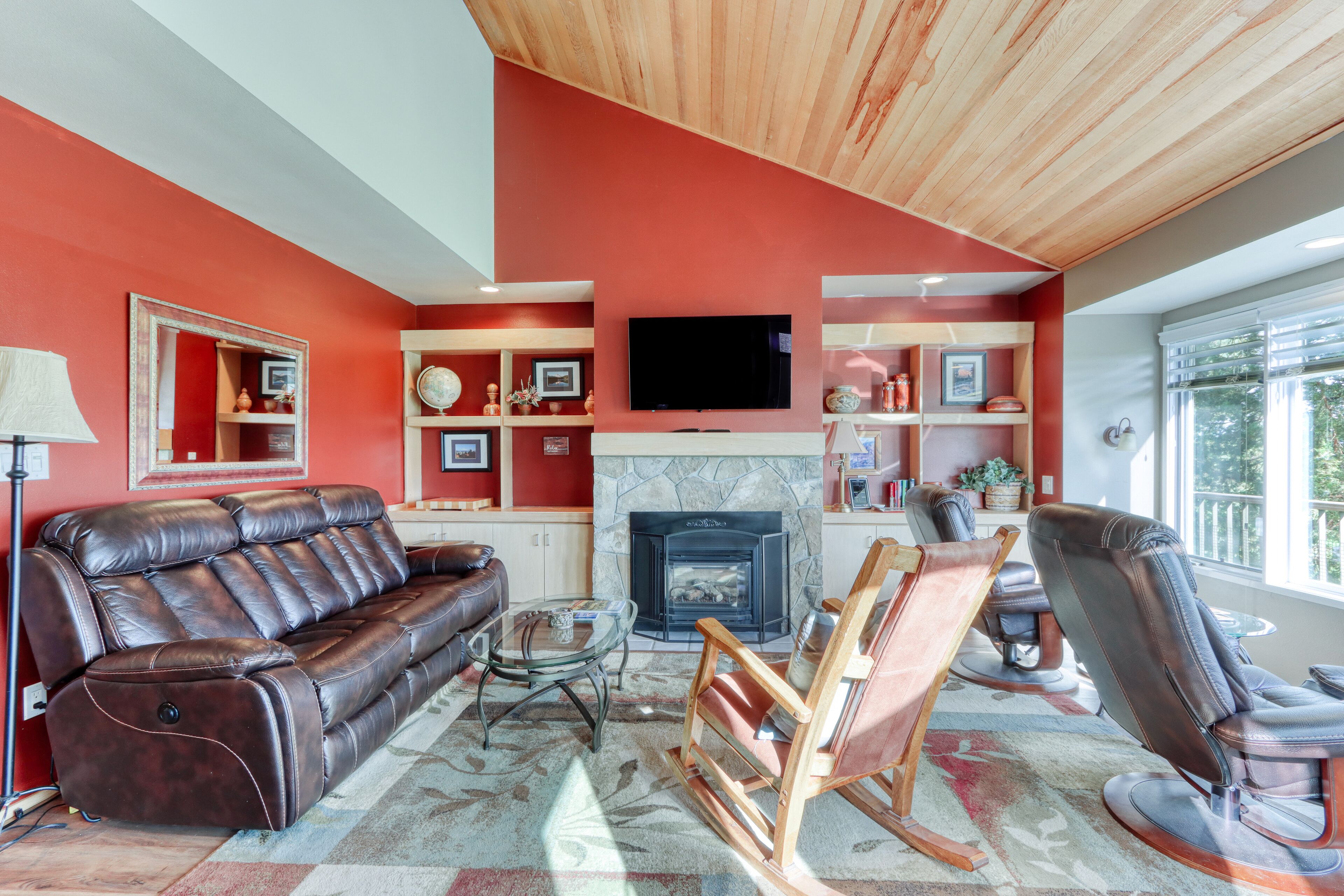 Refined golf course resort home on the fairway with a private hot tub