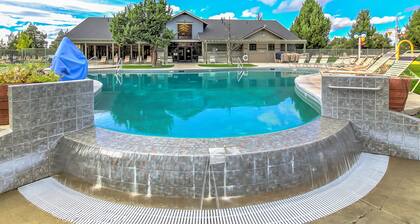 Refined golf course resort home on the fairway with a private hot tub