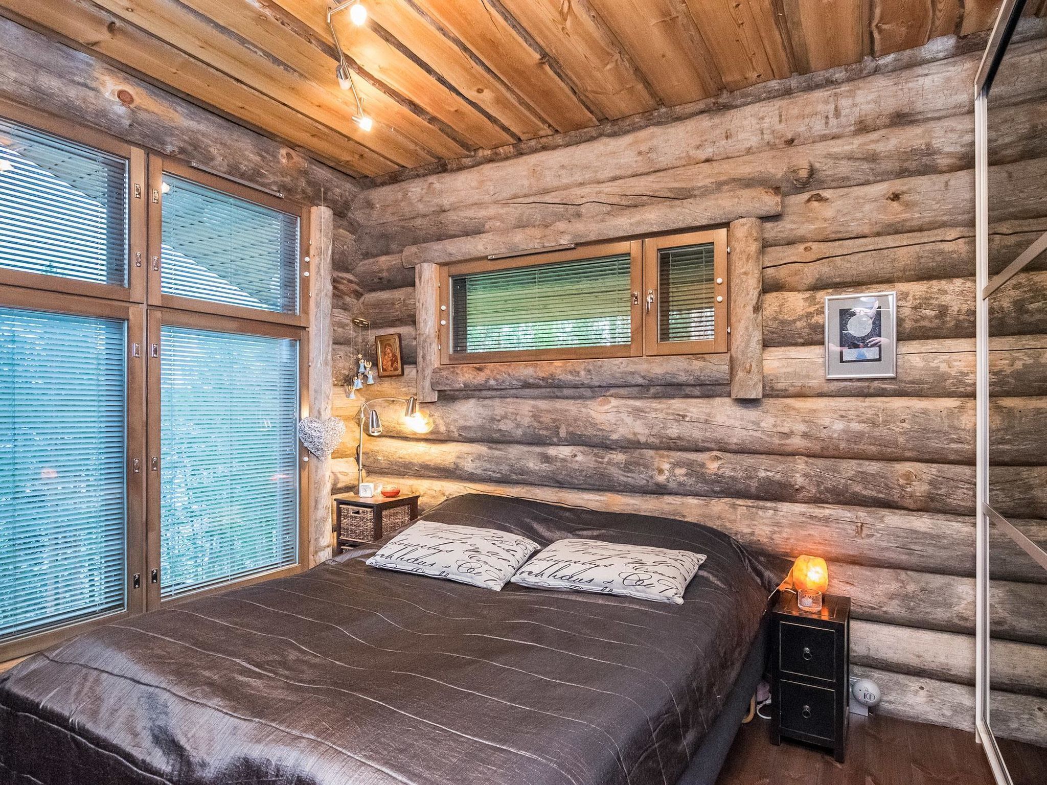 3 bedrooms, desk, Internet