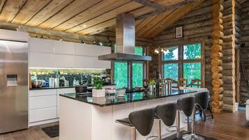 Fridge, microwave, dishwasher, cookware/dishes/utensils