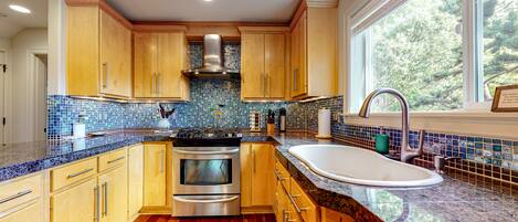 Køleskab, mikrobølgeovn, ovn, kogeplade