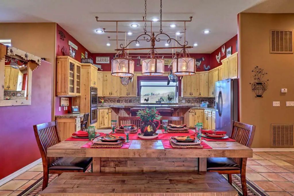 King bed-3 acre lot-Private Pool-Billiards-RV Parking-Mountain Views-Near Zion