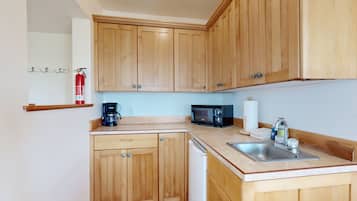 Mini-fridge, microwave, oven, coffee/tea maker