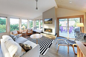 TV, fireplace - Ocean-view modern masterpiece just 4 houses down from beach - fireplace & grill (Manzanita)