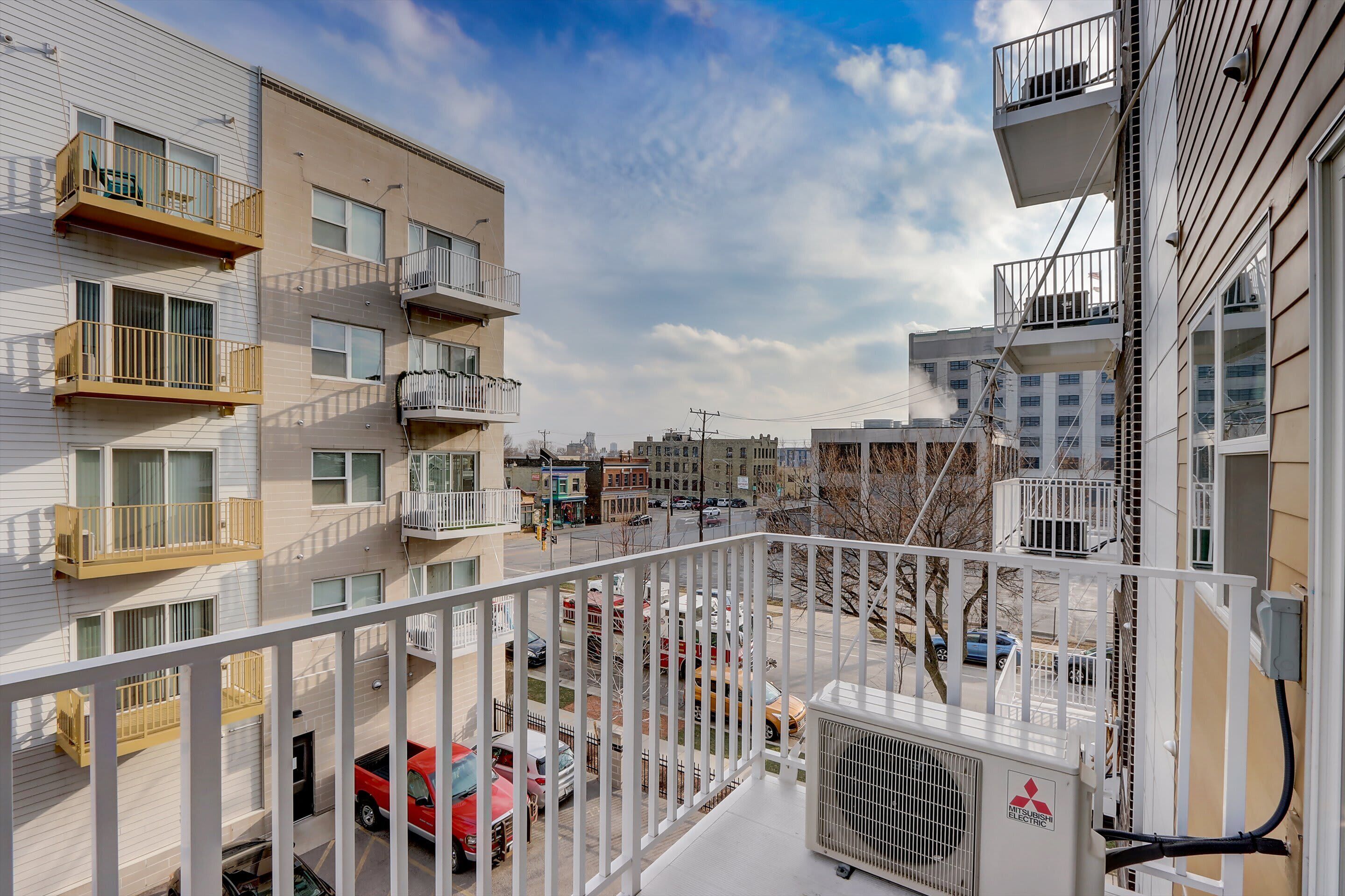 FRONTDESK 124 W Washington St Apts Milwaukee