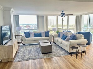 TV - 3BR/2BA - Beach - Heated Pool - Centrally Located (Destin)