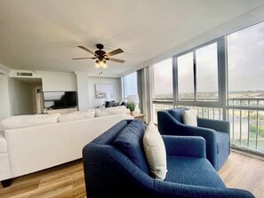 TV - 3BR/2BA - Beach - Heated Pool - Centrally Located (Destin)