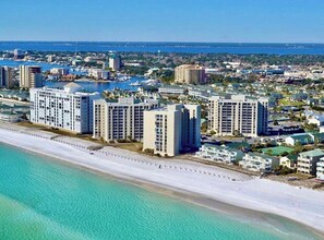 On the beach - 3BR/2BA - Beach - Heated Pool - Centrally Located (Destin)