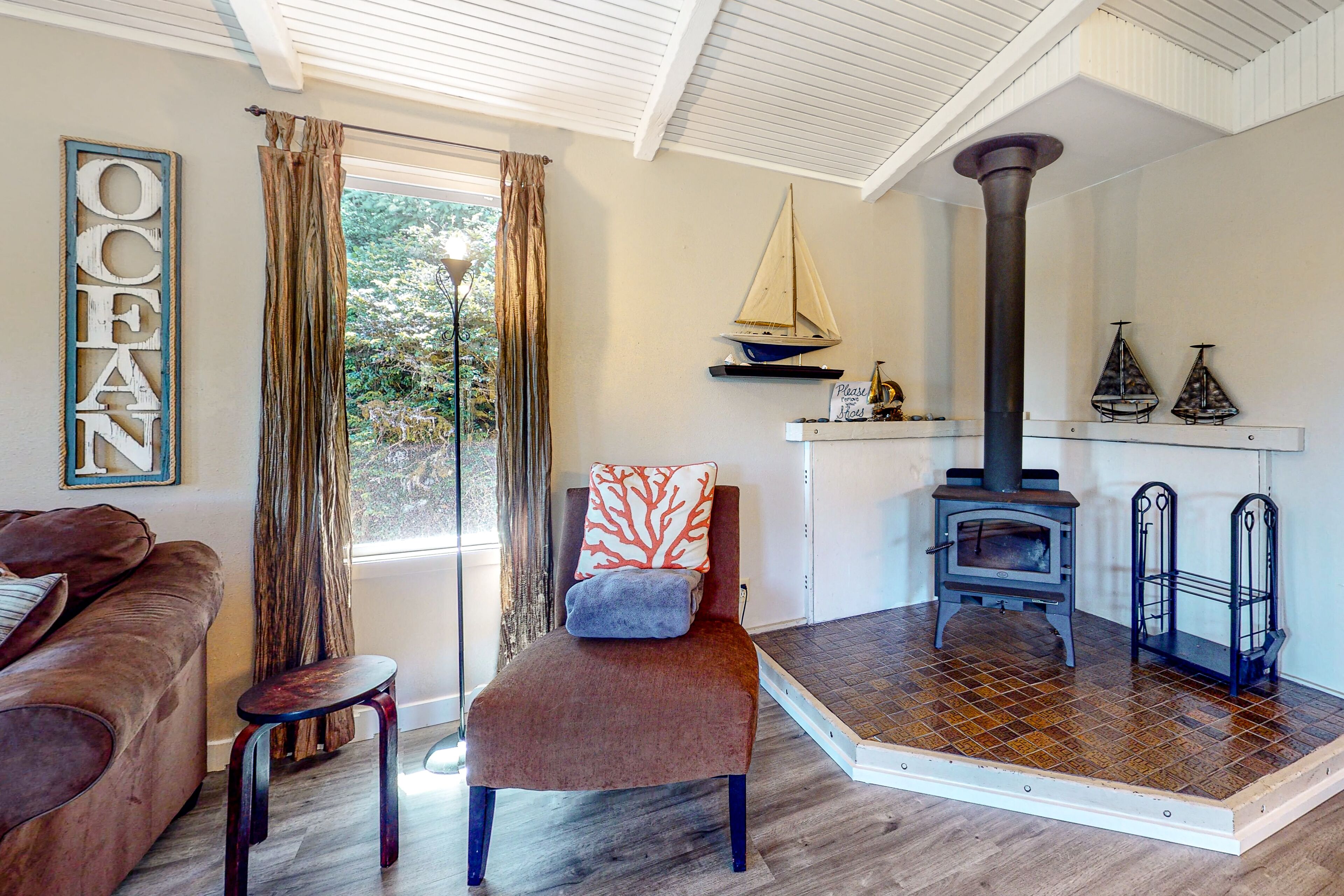 Nature lover's paradise next to Cape Kiwanda State Park - walk to beach