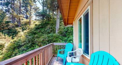 Nature lover's paradise next to Cape Kiwanda State Park - walk to beach