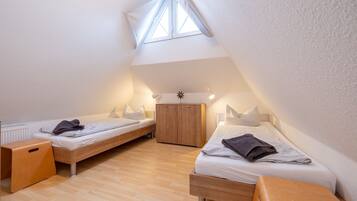 3 bedrooms, free WiFi, bed sheets