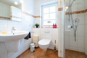 Ducha, secador de pelo, toallas