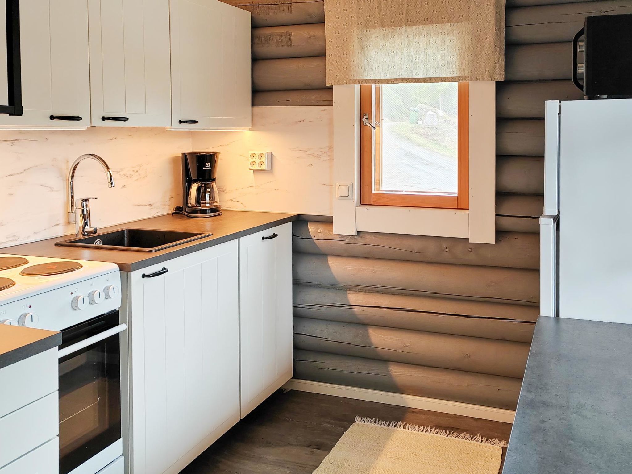 Jääkaappi, mikroaaltouuni, astianpesukone