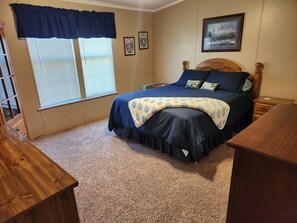 3 Schlafzimmer, Reisekinderbett, kostenloses WLAN, Bettwäsche